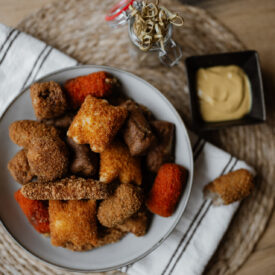 Ontdek de perfecte locatie voor uw zakelijke evenementen bij Hoeve de Wetering. Onze luxe vergaderruimte biedt plaats aan 200 personen en is ideaal voor vergaderingen, cursussen, trainingen, teambuilding, kerst- en nieuwjaarsborrels, congressen en presentaties. Geniet van het unieke uitzicht op onze authentieke koeienstal, die elke bijeenkomst een bijzondere sfeer geeft.